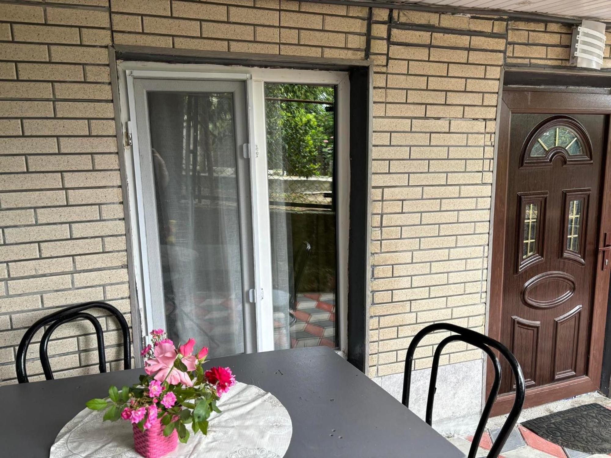 Гостевой дом HAPPY HOUSE Кутаиси Экстерьер фото