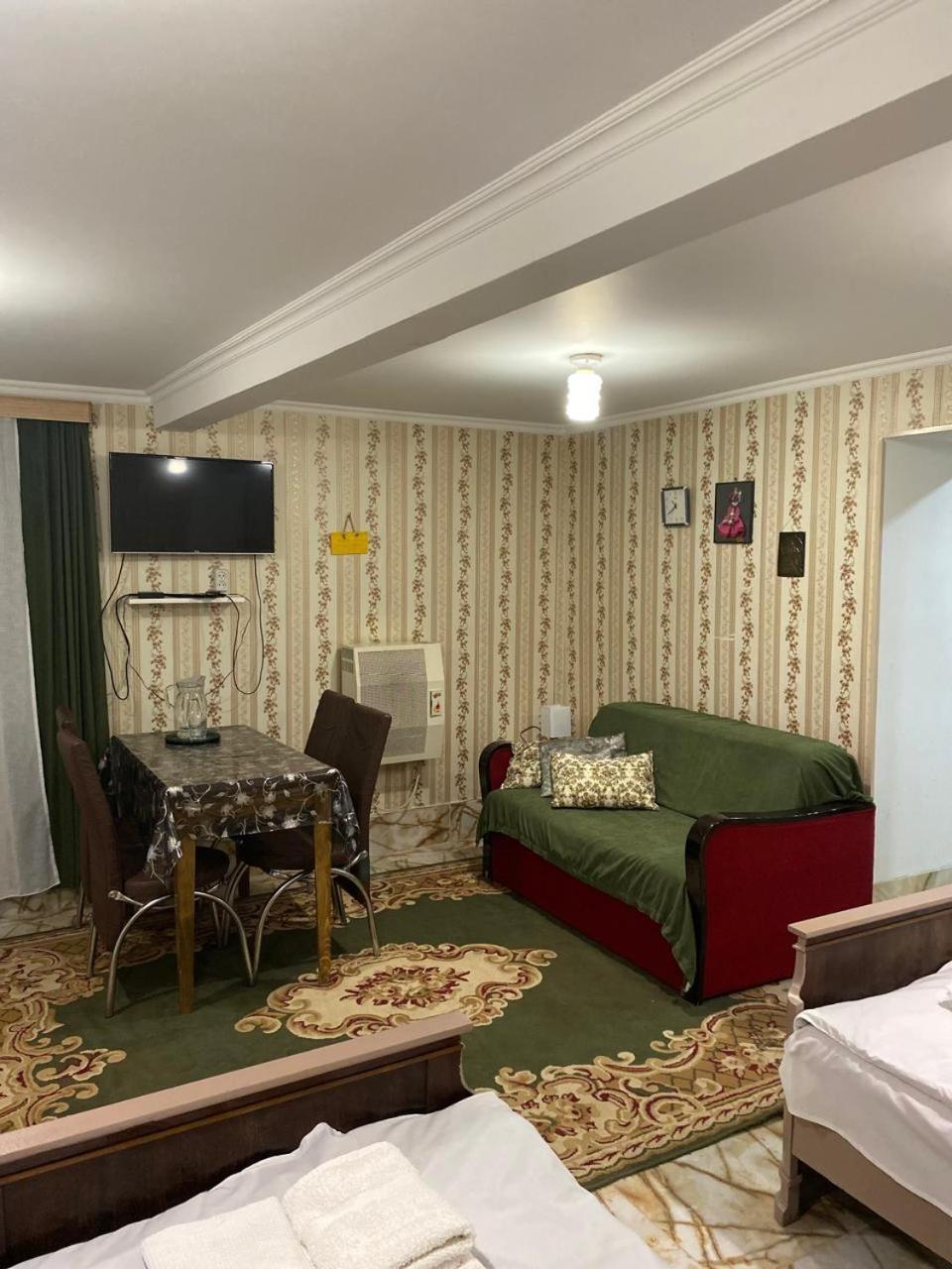 Гостевой дом HAPPY HOUSE Кутаиси Экстерьер фото